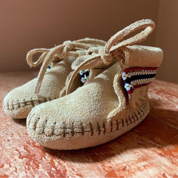 NWOB Baby Minnetonka Moccasin Booties - Picture 5 of 9